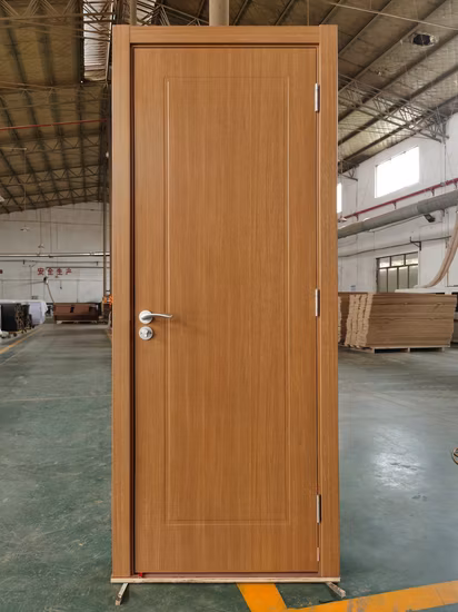 Venda a granel barata porta interna de PVC de madeira lisa cor de bambu